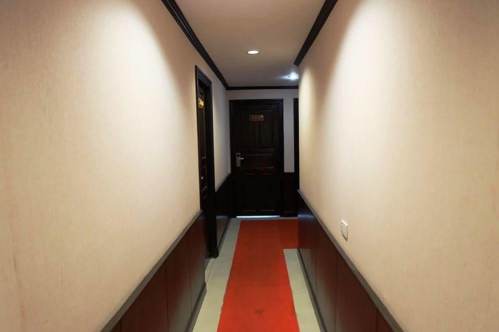 Everest Boutique Hotel Bangkok Exteriör bild